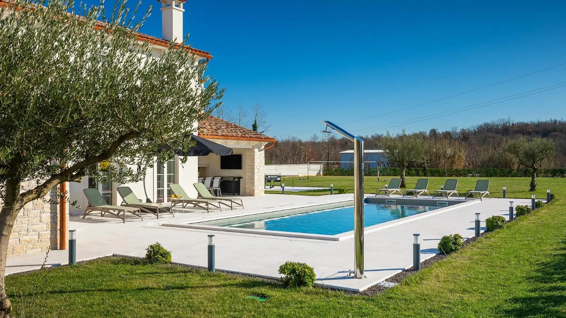 Beautiful Villa Jurasi With Outdoor Pool In Tinjan Muntrilj 0*,