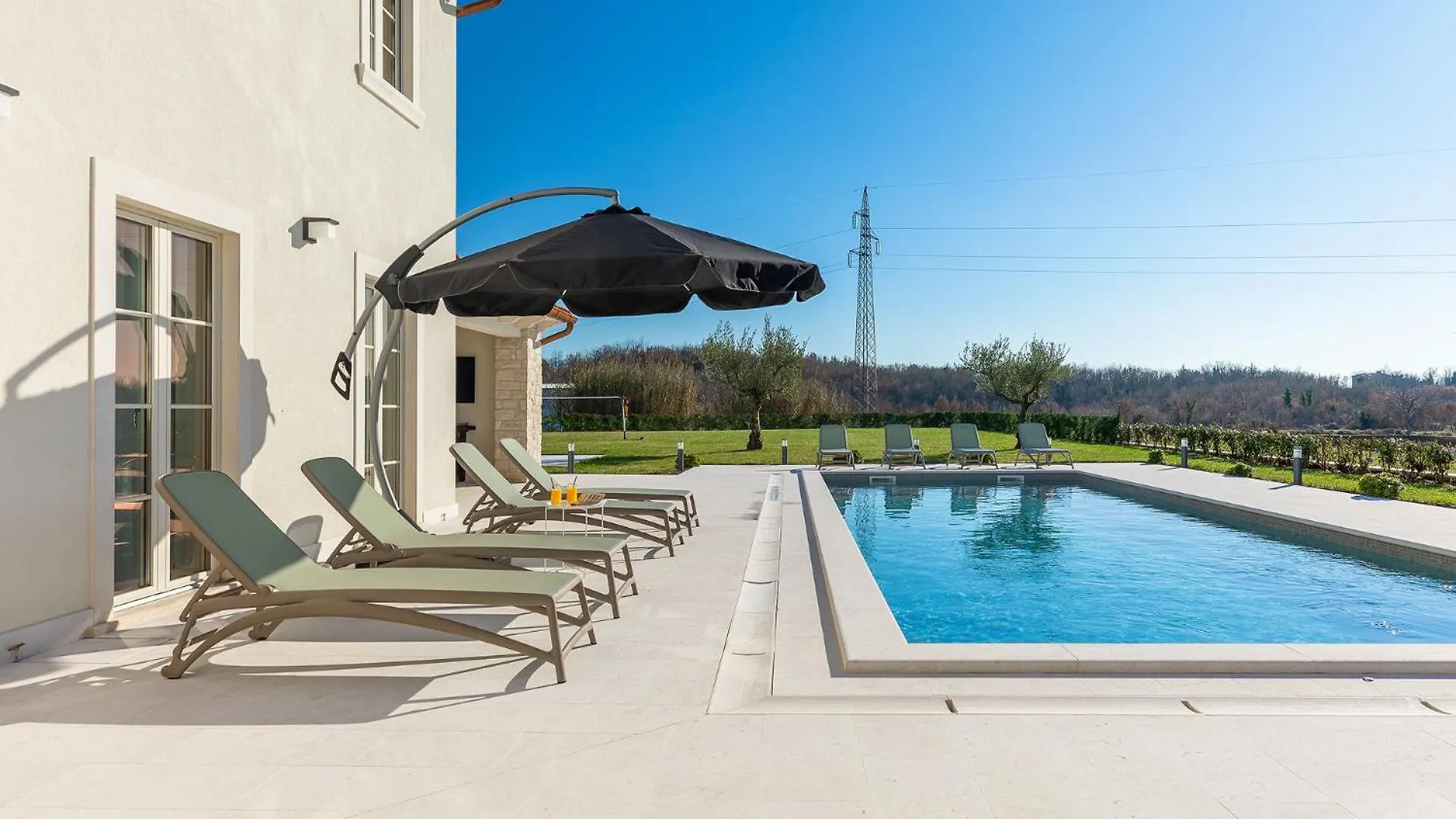 Beautiful Villa Jurasi With Outdoor Pool In Tinjan Muntrilj