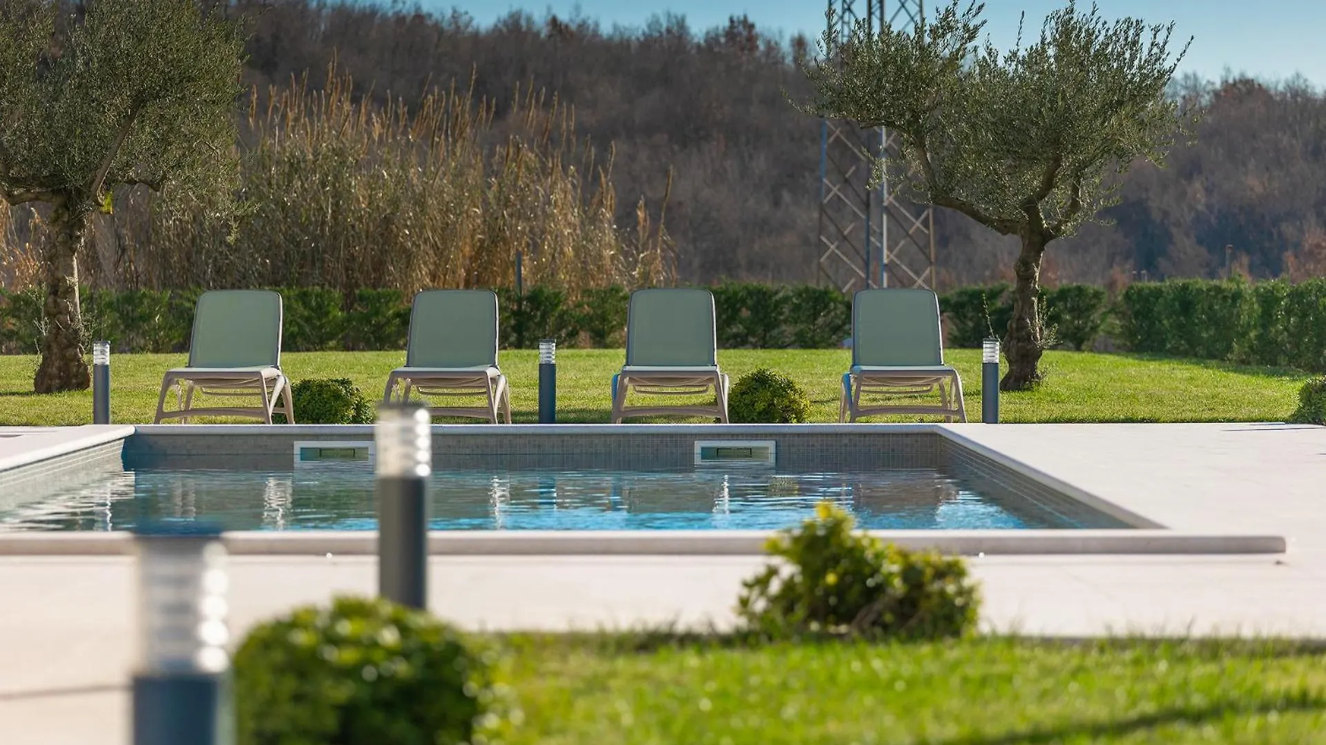Beautiful Villa Jurasi With Outdoor Pool In Tinjan Muntrilj